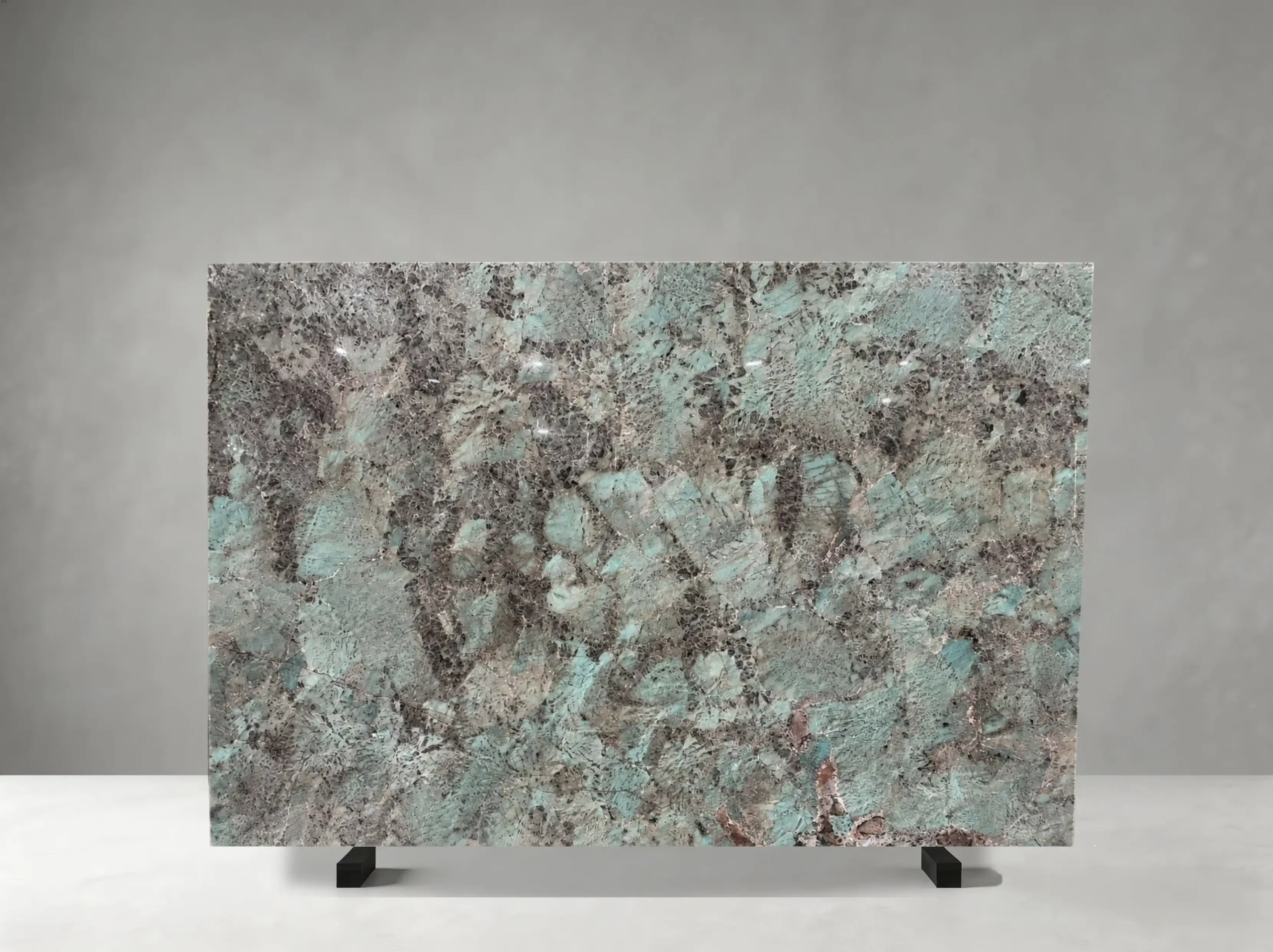 amazon-green-granite-slab-light-green-pattern-05.webp amazon green granite slab light green pattern for luxury interiors