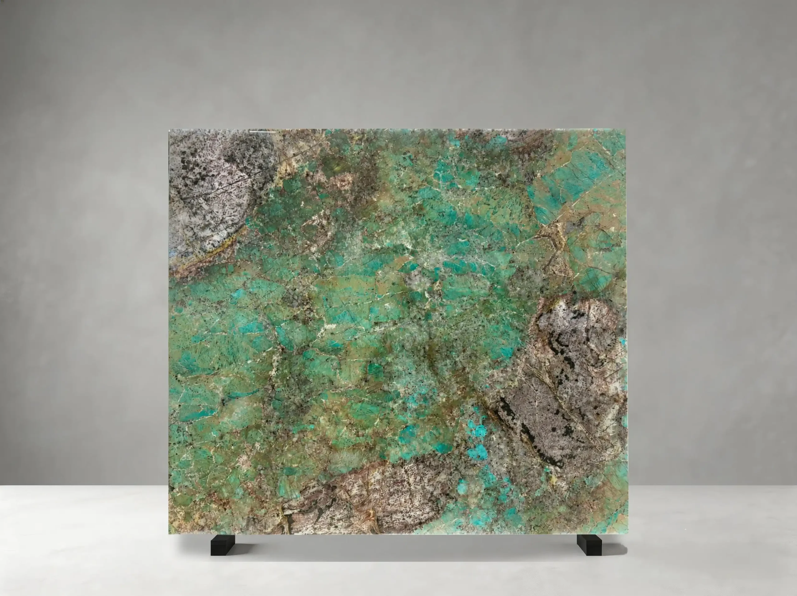 amazon-green-marble-slab-golden-accent-detail-05.webp amazon green marble slab golden accent detail for luxury interiors