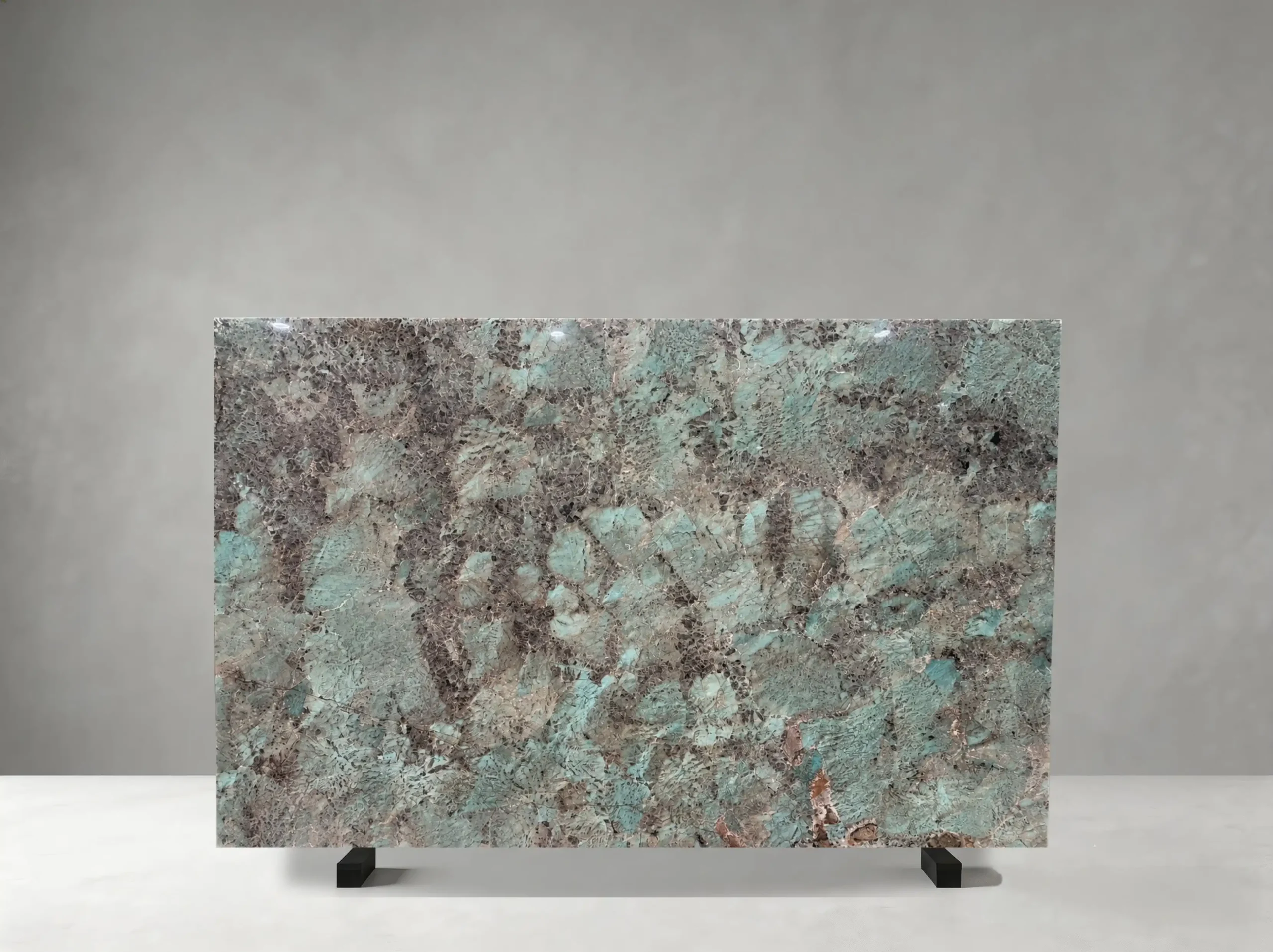 amazon-green-quartzite-slab-turquoise-green-pattern-03.webp amazon green quartzite slab with turquoise green pattern for wall and countertop projects