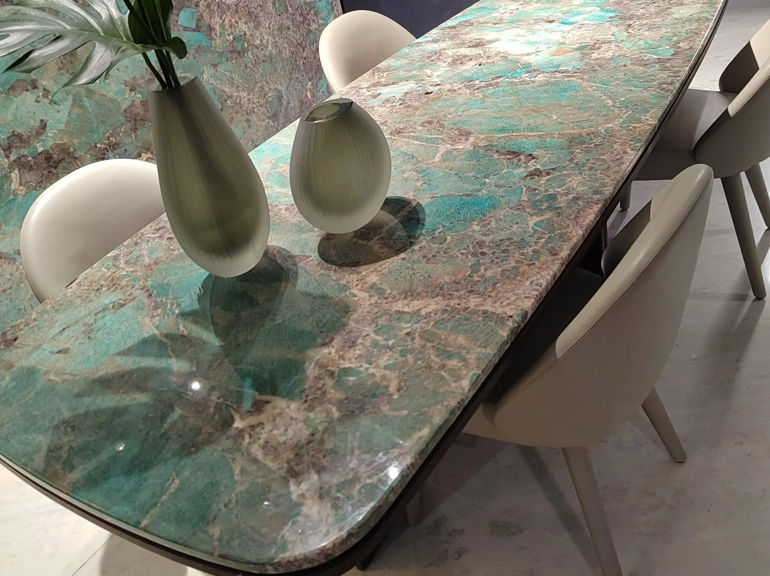 amazonite-granite-dining-tabletop-application-01.webp amazonite granite dining tabletop for luxury interior project