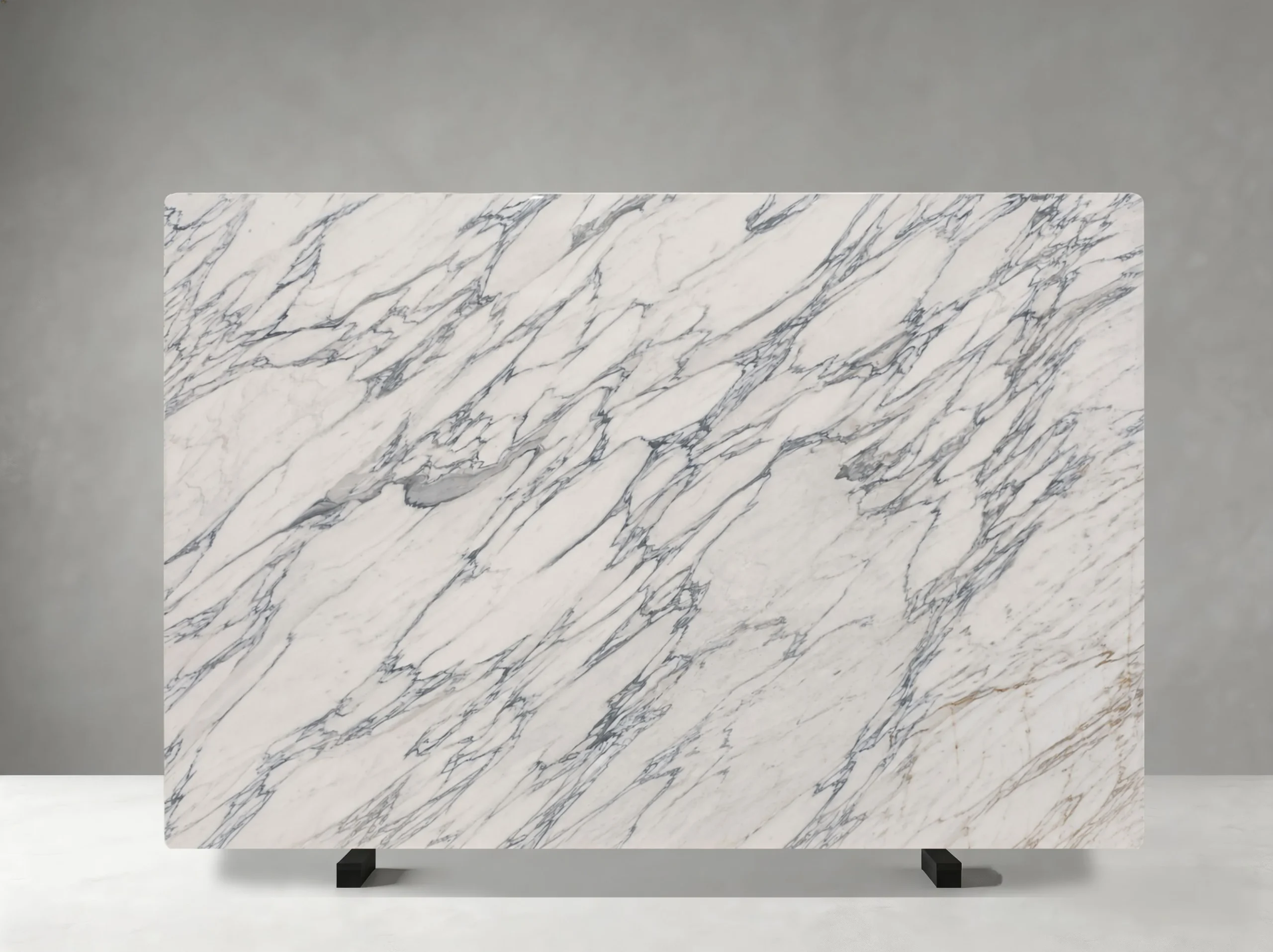 arabescato-marble-slab-linear-grey-veining-01.webp arabescato marble slab with linear grey veining for luxury interiors