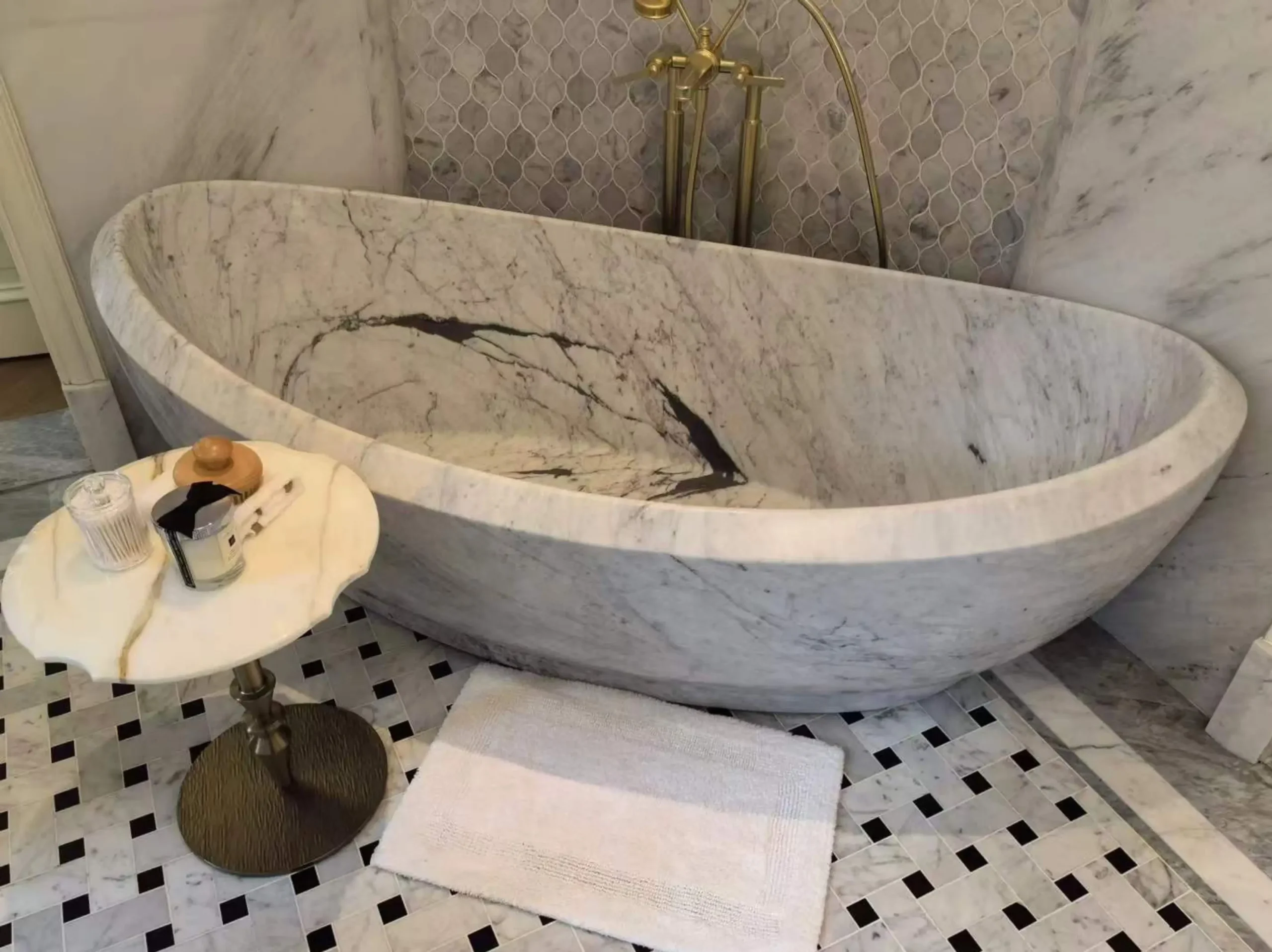 bianco-carrara-marble-bathtub-bathroom-application-05.webp bianco carrara marble bathtub bathroom application