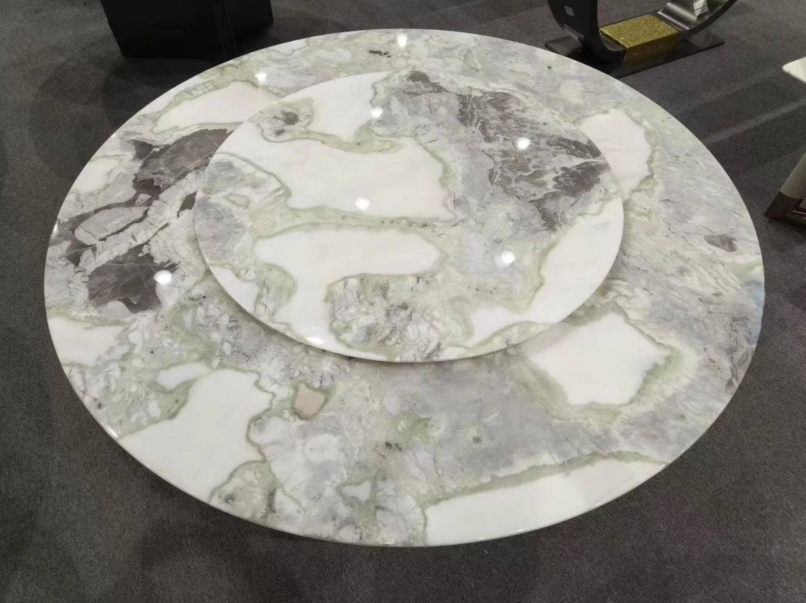 caribbean-island-marble-round-table-application-01.webp caribbean island marble round table top for luxury interior project