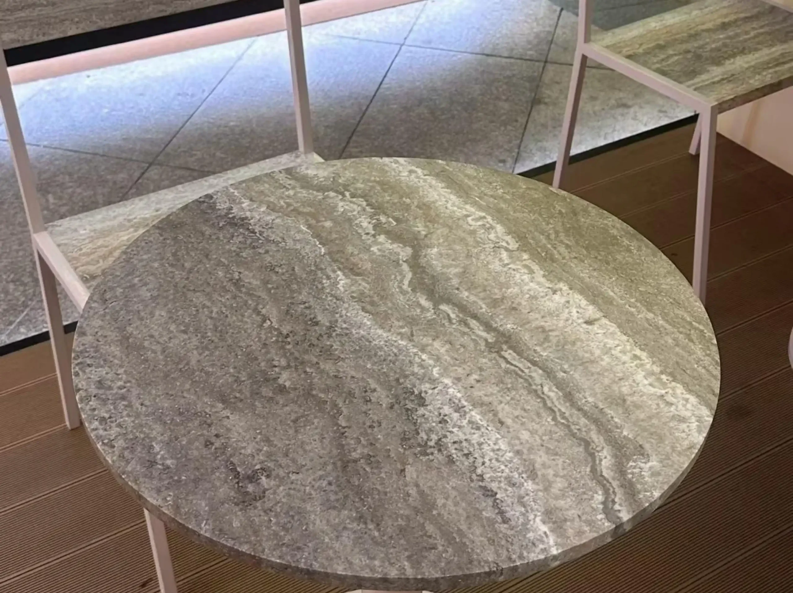 persian-gray-travertine-round-tabletop-application-01.webp persian gray travertine round tabletop for luxury interior project