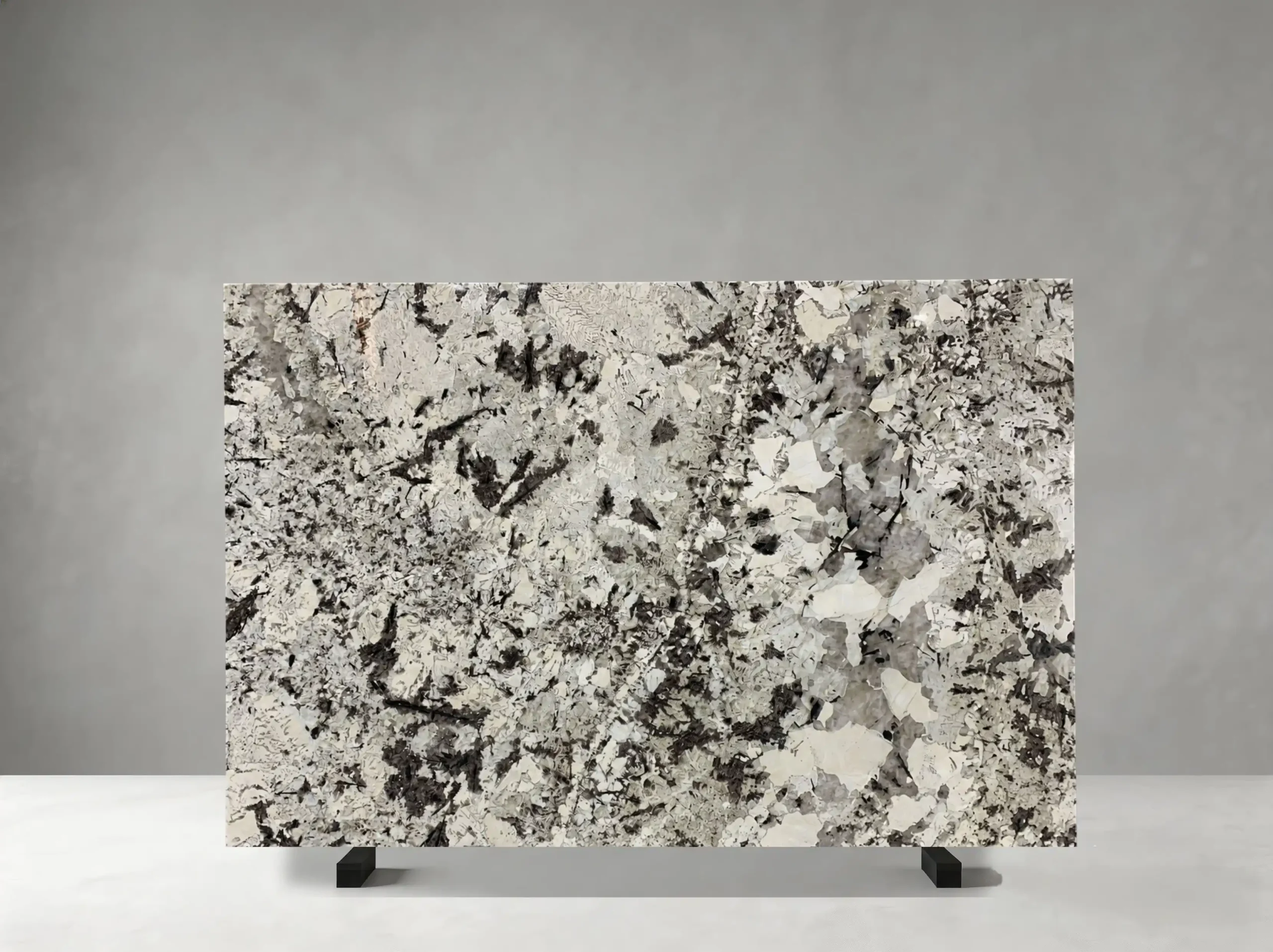 silver-fox-granite-slab-grey-white-crystal-movement-04.webp silver fox granite slab grey white crystal movement for wall cladding