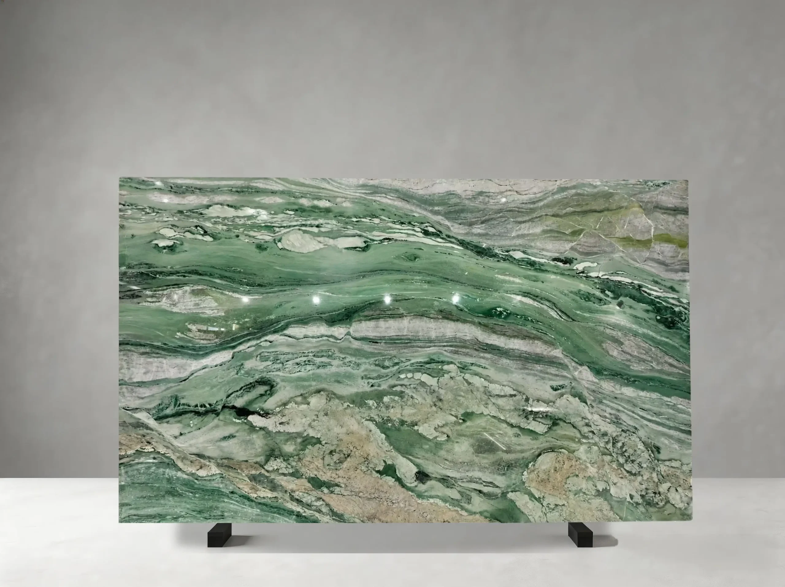 brazilian-verde-vivo-quartzite-slab-green-wave-pattern-04.webp brazilian verde vivo quartzite slab green wave pattern for walls and vanity tops