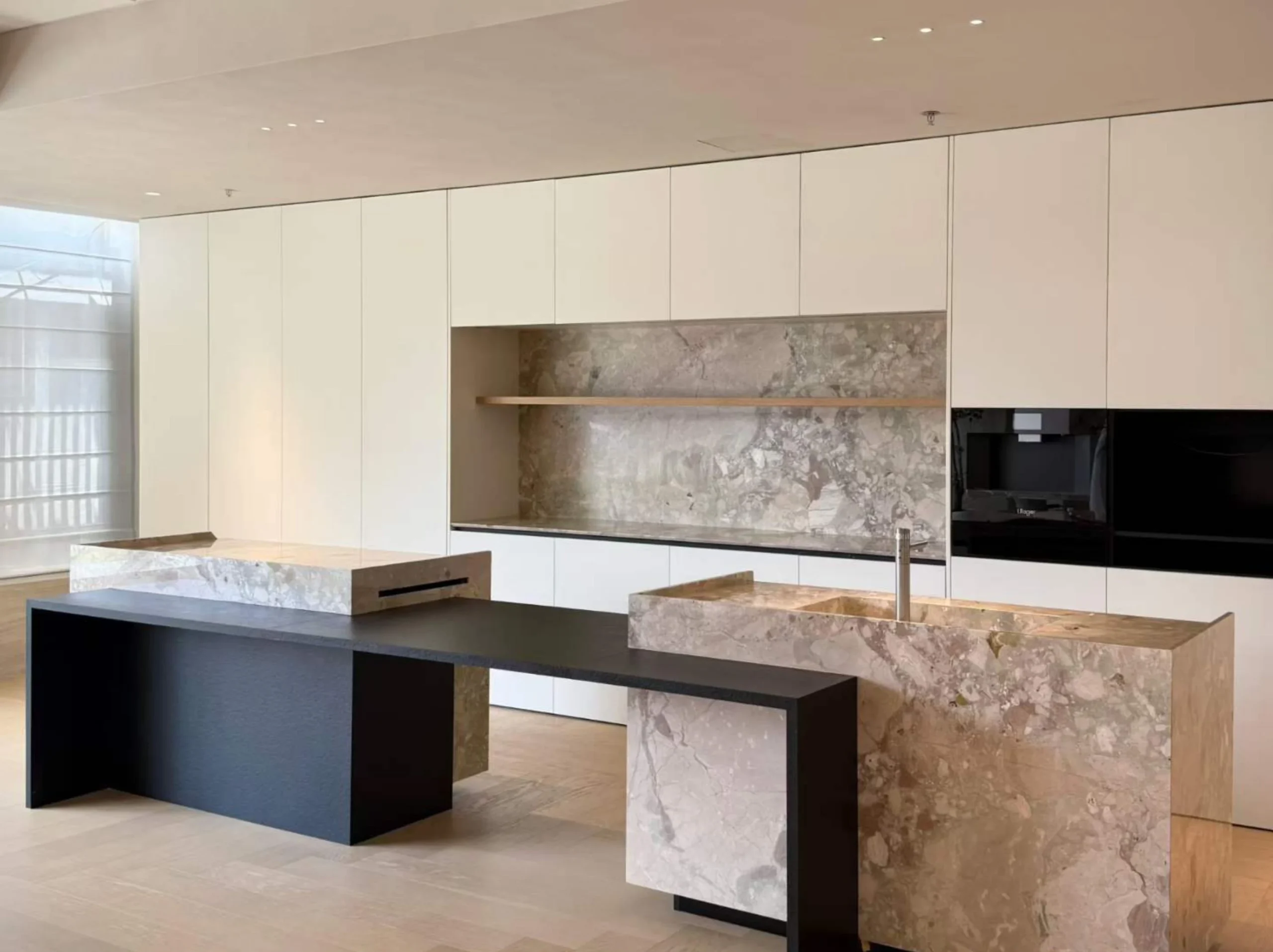 ceppo-romano-marble-kitchen-island-countertop-01.webp ceppo romano marble kitchen island countertop and backsplash with soft beige breccia texture