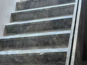 iride nero marble staircase tread with dark grey black veining