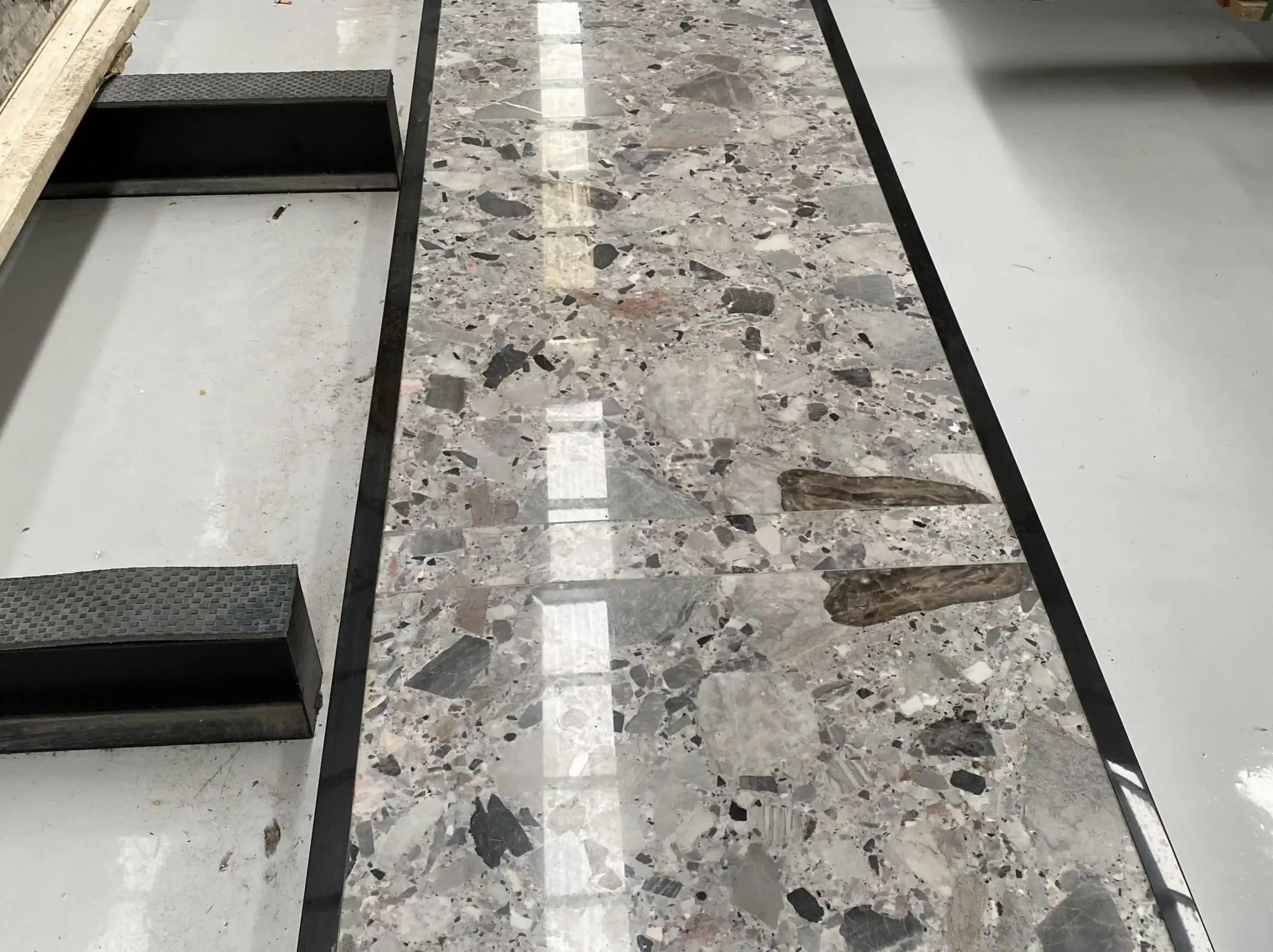 panda-grey-flower-marble-polished-floor-panel-01.webp panda grey flower marble polished floor panel with grey white fragment pattern
