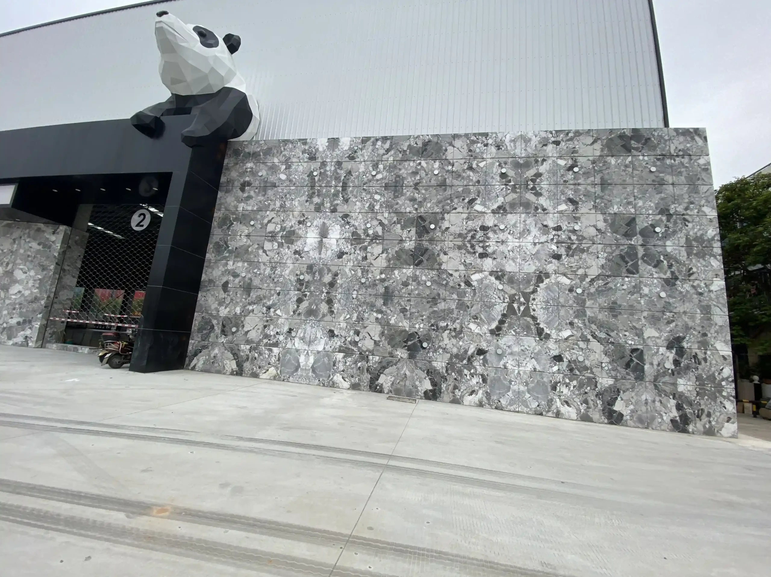 panda-grey-marble-commercial-exterior-wall-cladding-02.webp panda grey marble commercial exterior wall cladding with grey stone fragments