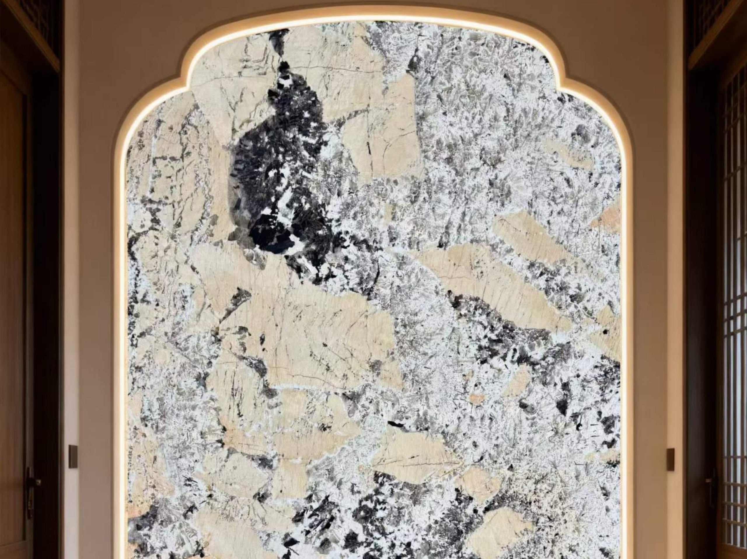 patagonia-granite-arched-feature-wall-01.webp patagonia granite arched feature wall with bold white grey and black pattern