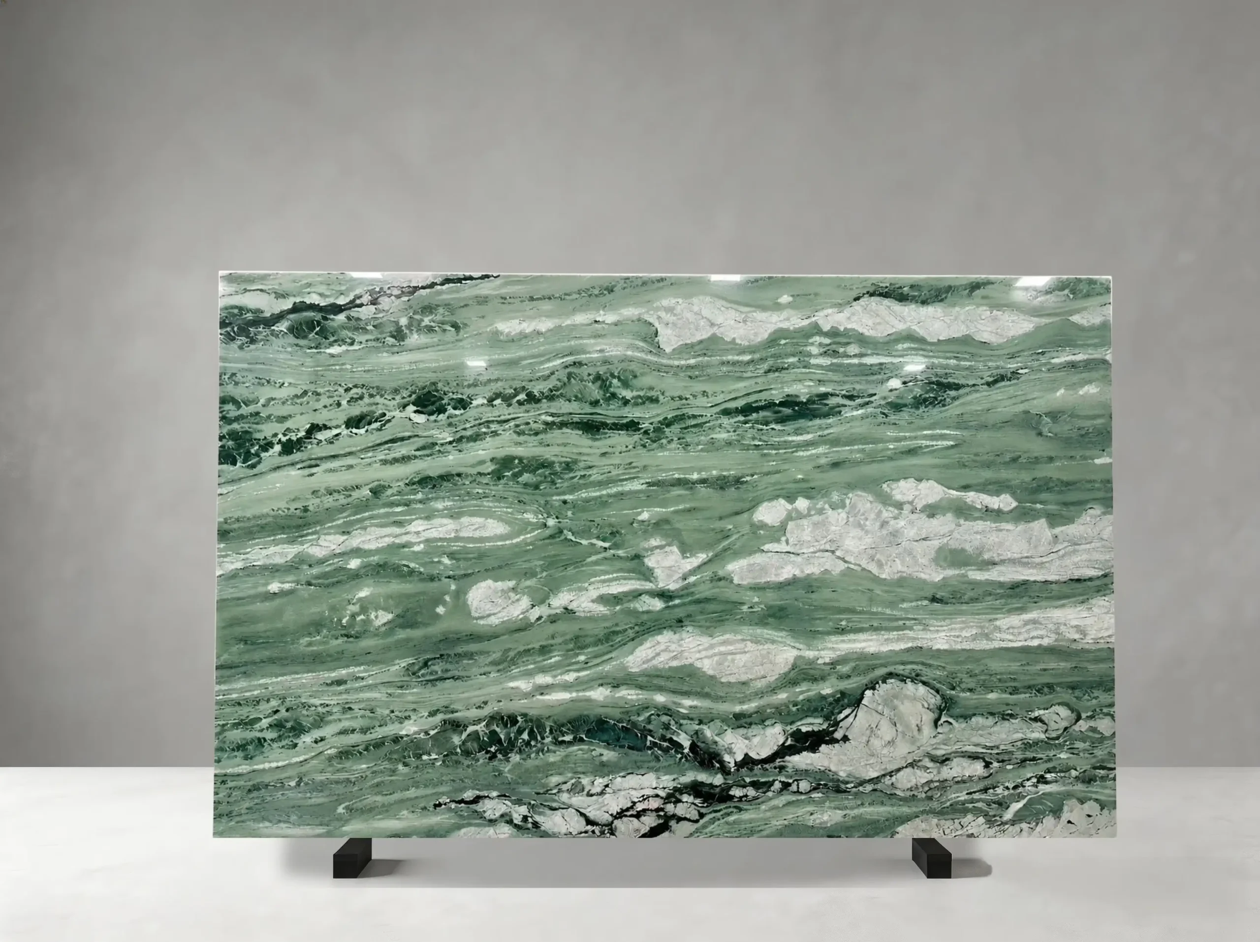 verde-vivo-quartzite-slab-soft-green-pattern-03.webp verde vivo quartzite slab soft green pattern for walls vanity tops and island tops
