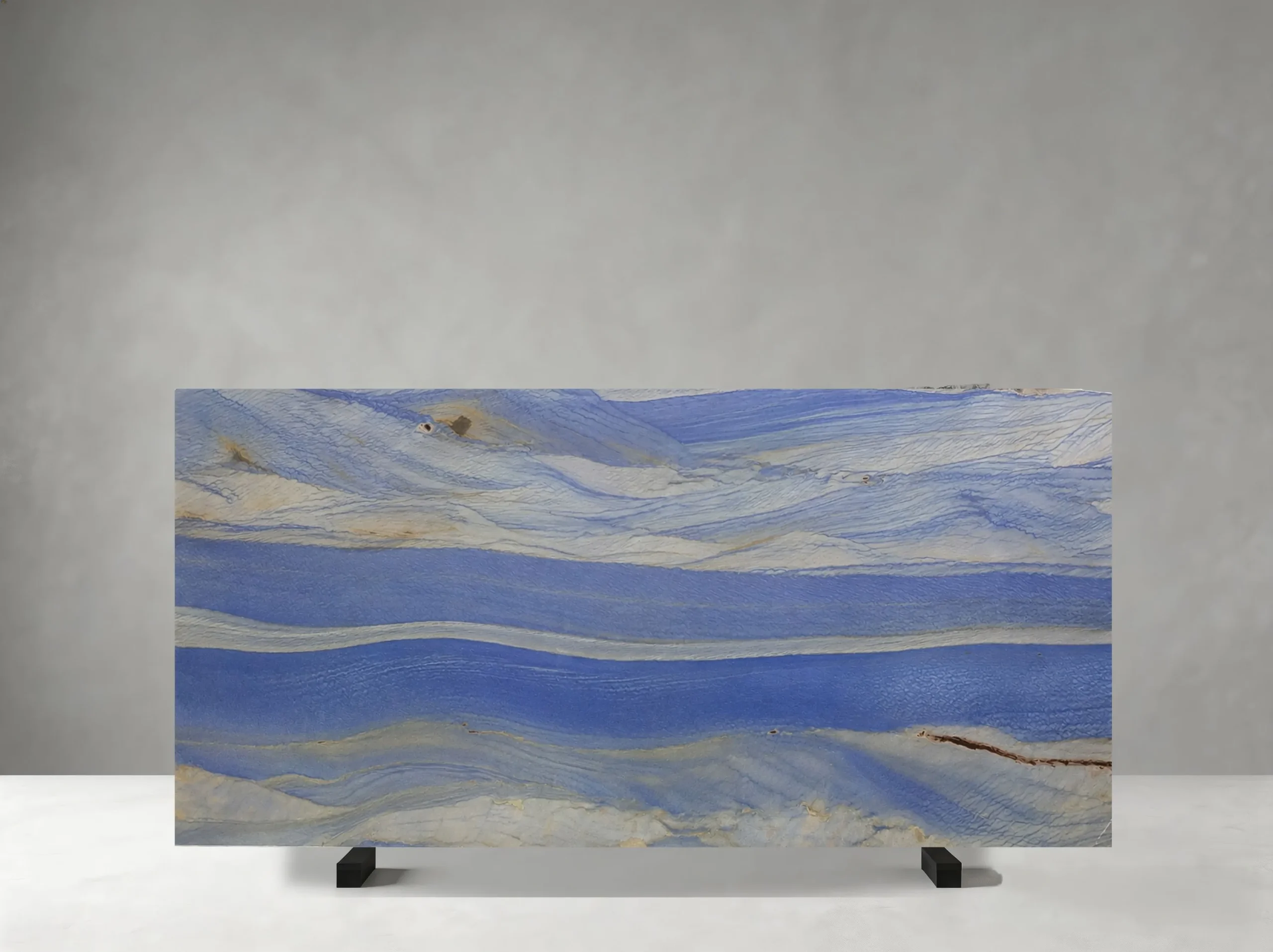 azul-imperial-quartzite-slab-layered-blue-bands-05.webp Azul Imperial Quartzite slab with layered blue and pale grey bandsv
