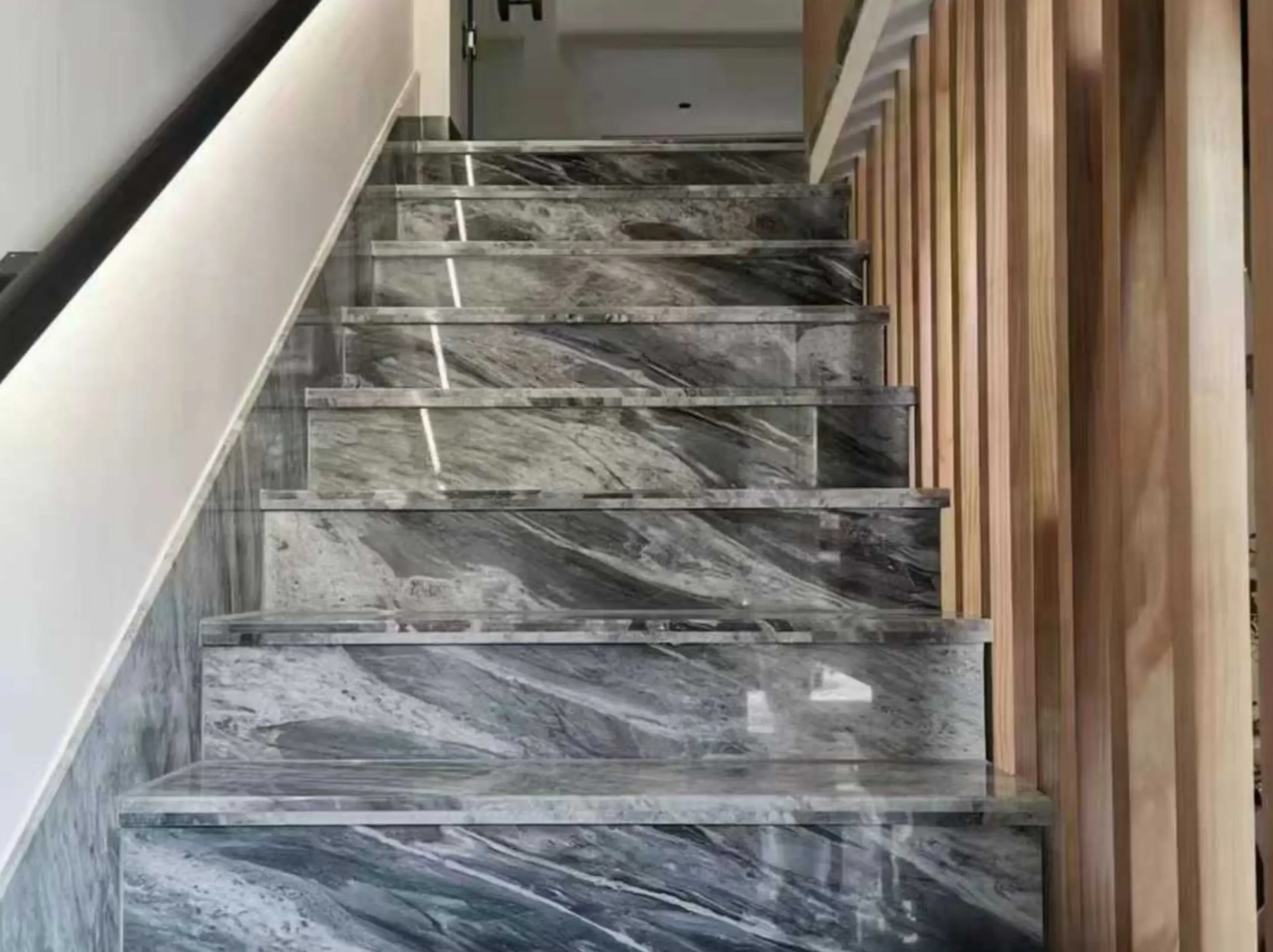 bardiglio-arabescato-marble-custom-staircase-01.webp Bardiglio Arabescato Marble staircase with polished grey treads and risers