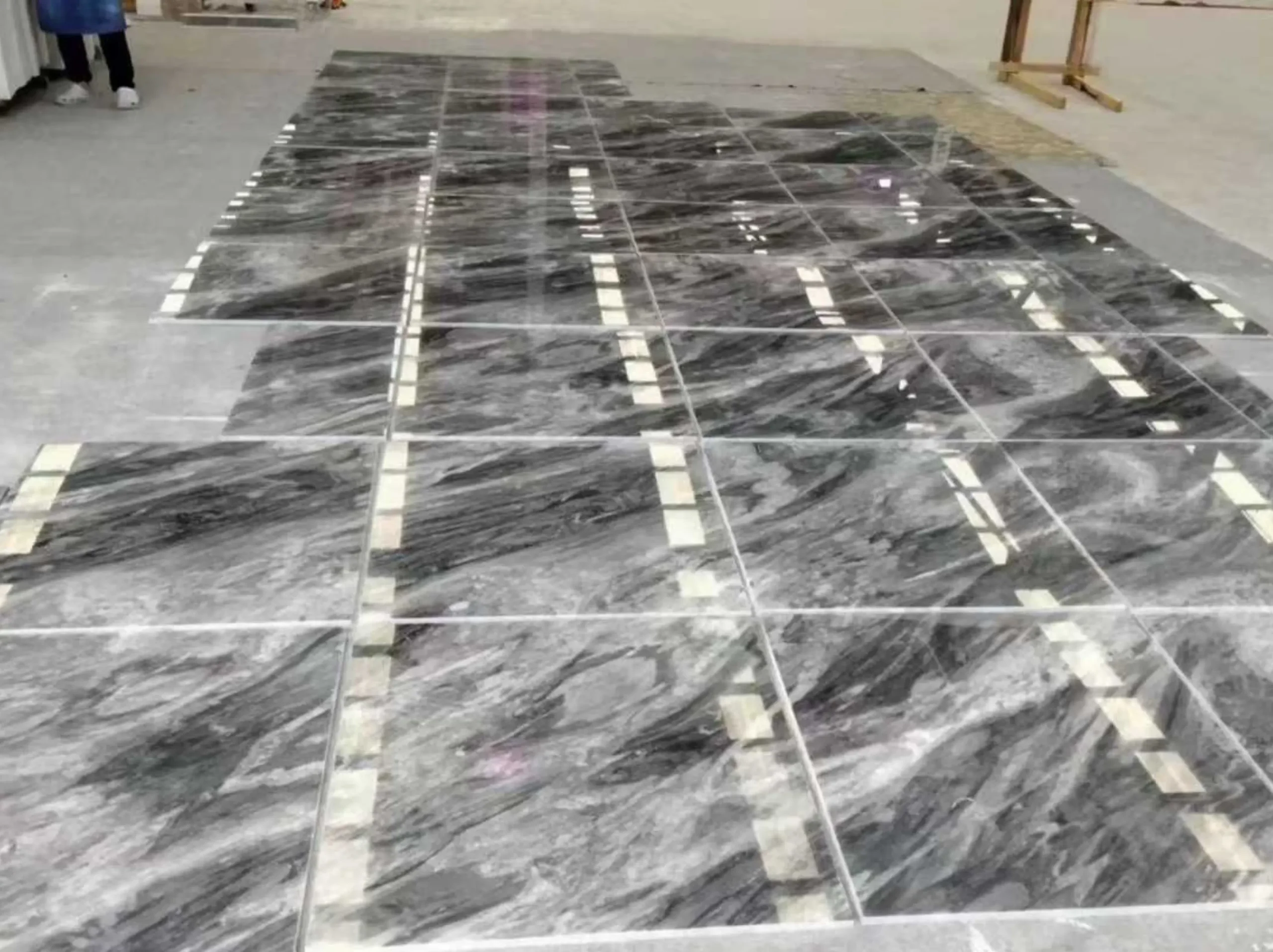 bardiglio-arabescato-marble-floor-tiles-dry-layout-02.webp Bardiglio Arabescato Marble floor tiles arranged in a dry layout