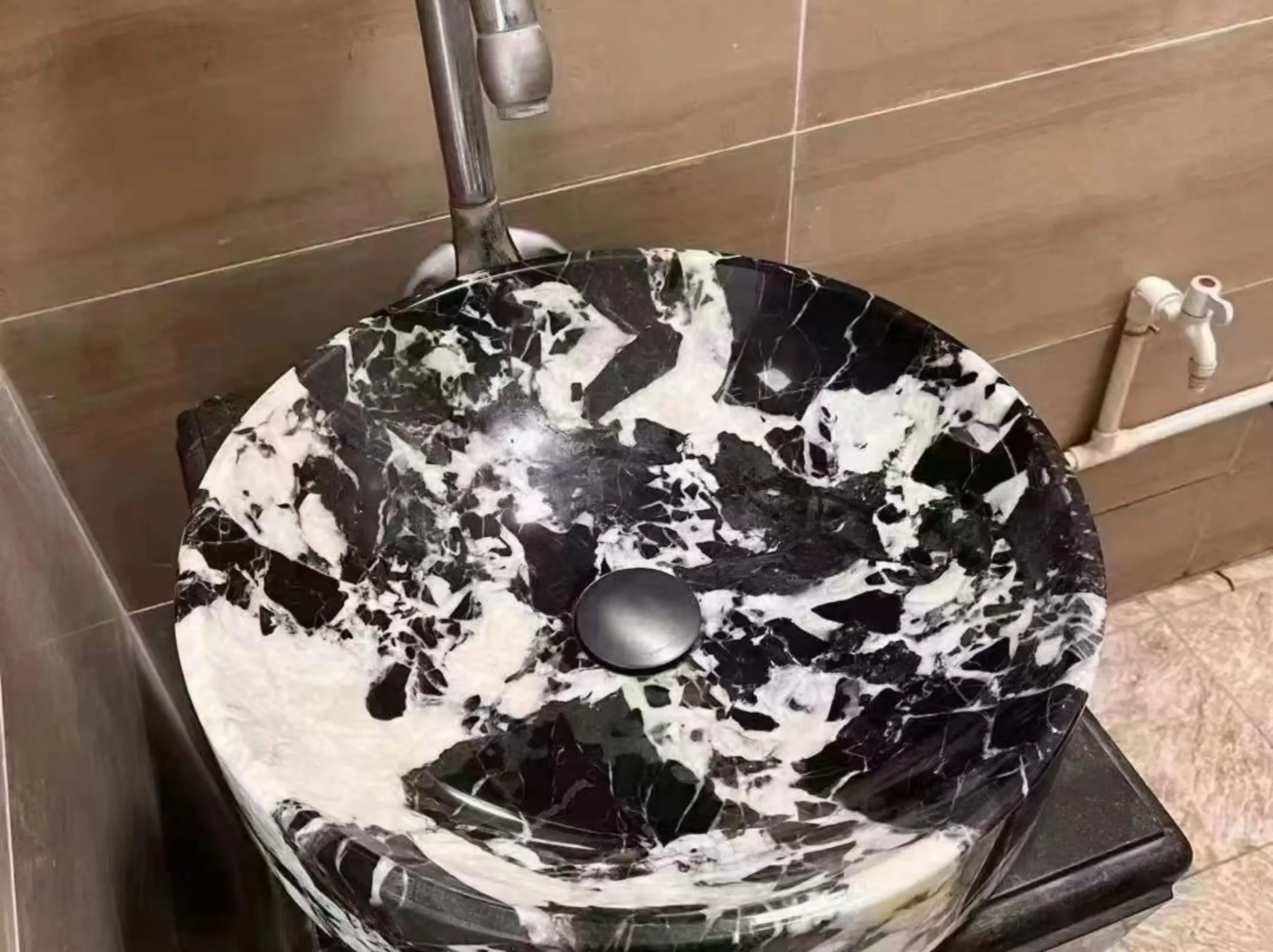 black-noir-grand-antique-marble-round-basin-02.webp black noir grand antique marble round basin with dramatic black white breccia texture