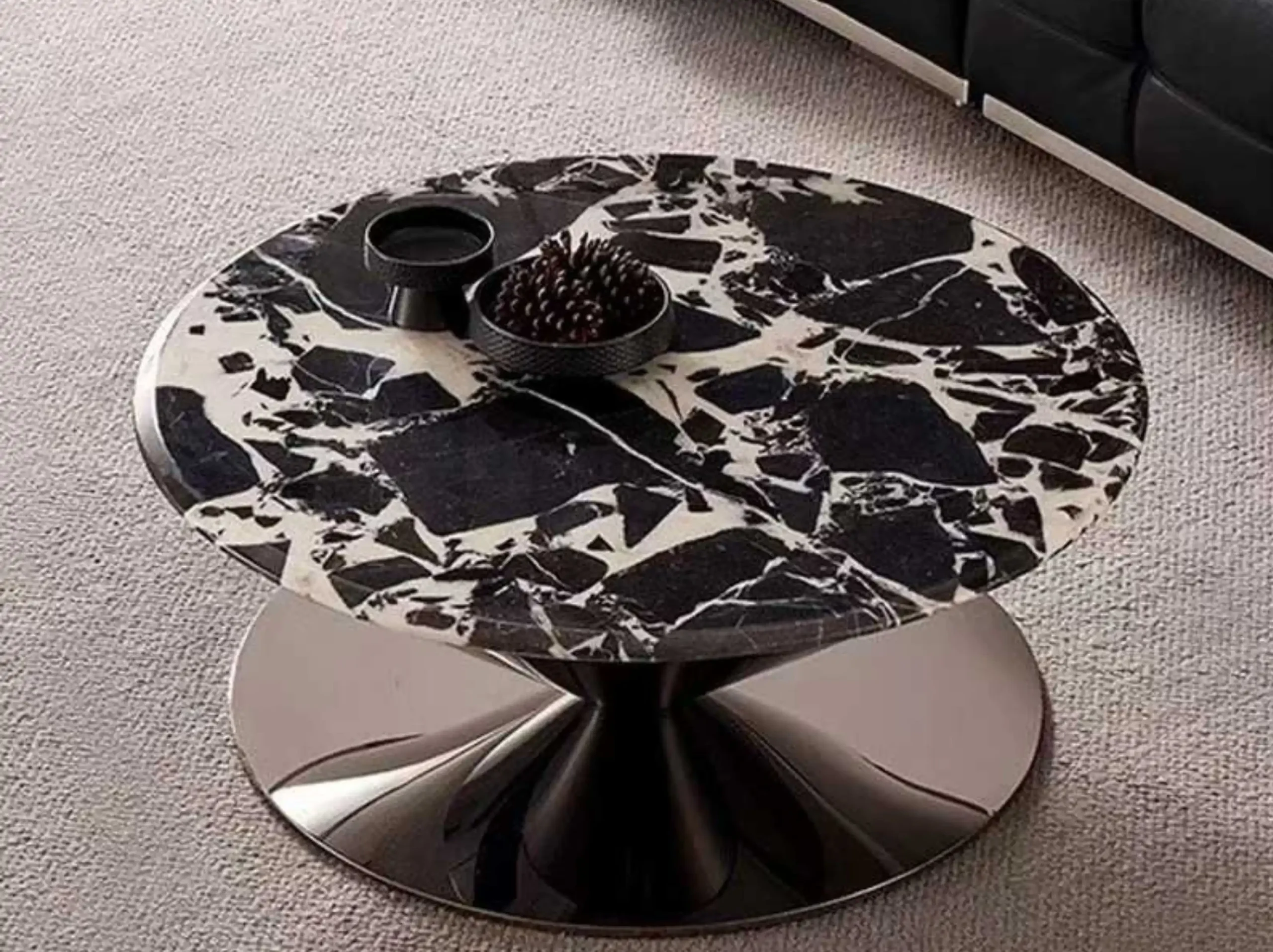 black-petit-antique-marble-round-coffee-table-01.webp black petit antique marble round coffee table with black and white breccia pattern