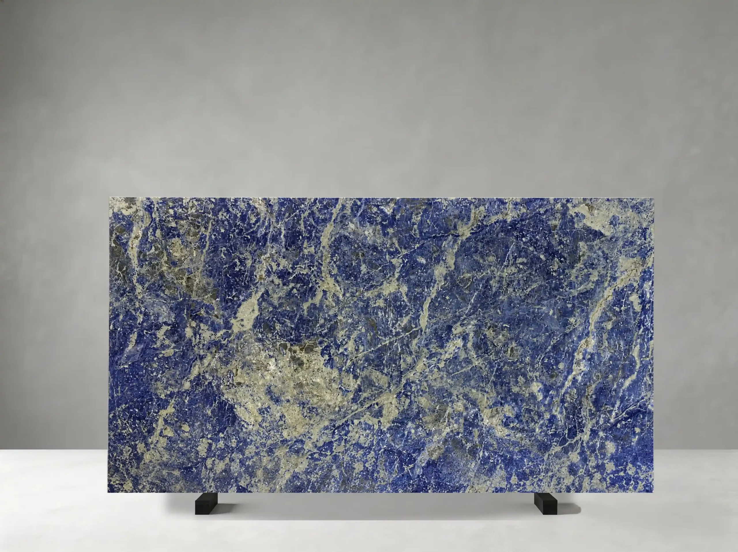 blue-sodalite-marble-slab-blue-cream-texture-04.webp blue sodalite marble slab with blue cream and grey mineral texture for interiors