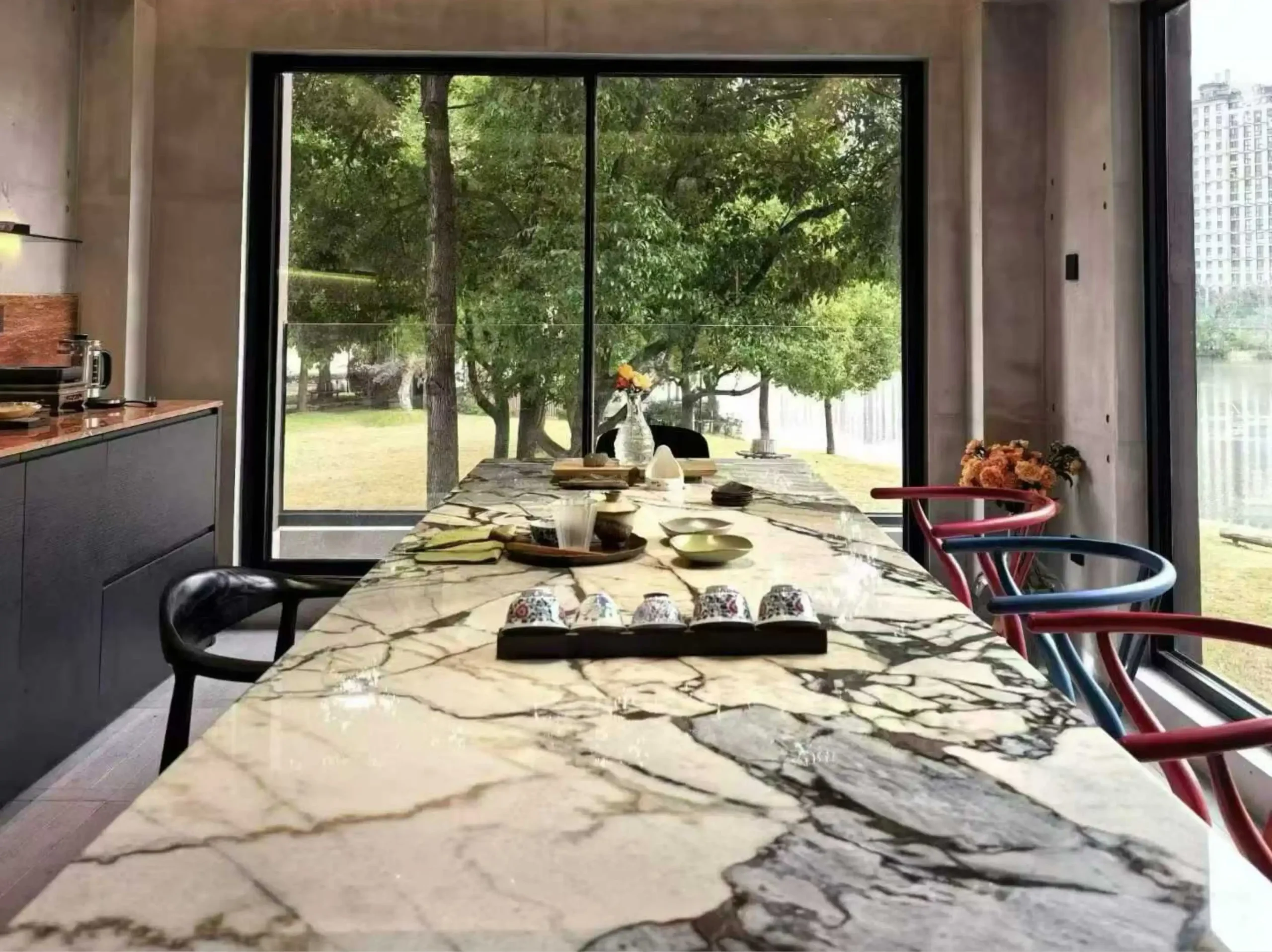 elephant-white-marble-long-dining-table-03.webp elephant white marble long dining table with ivory beige grey fragments and dark natural brecciated lines