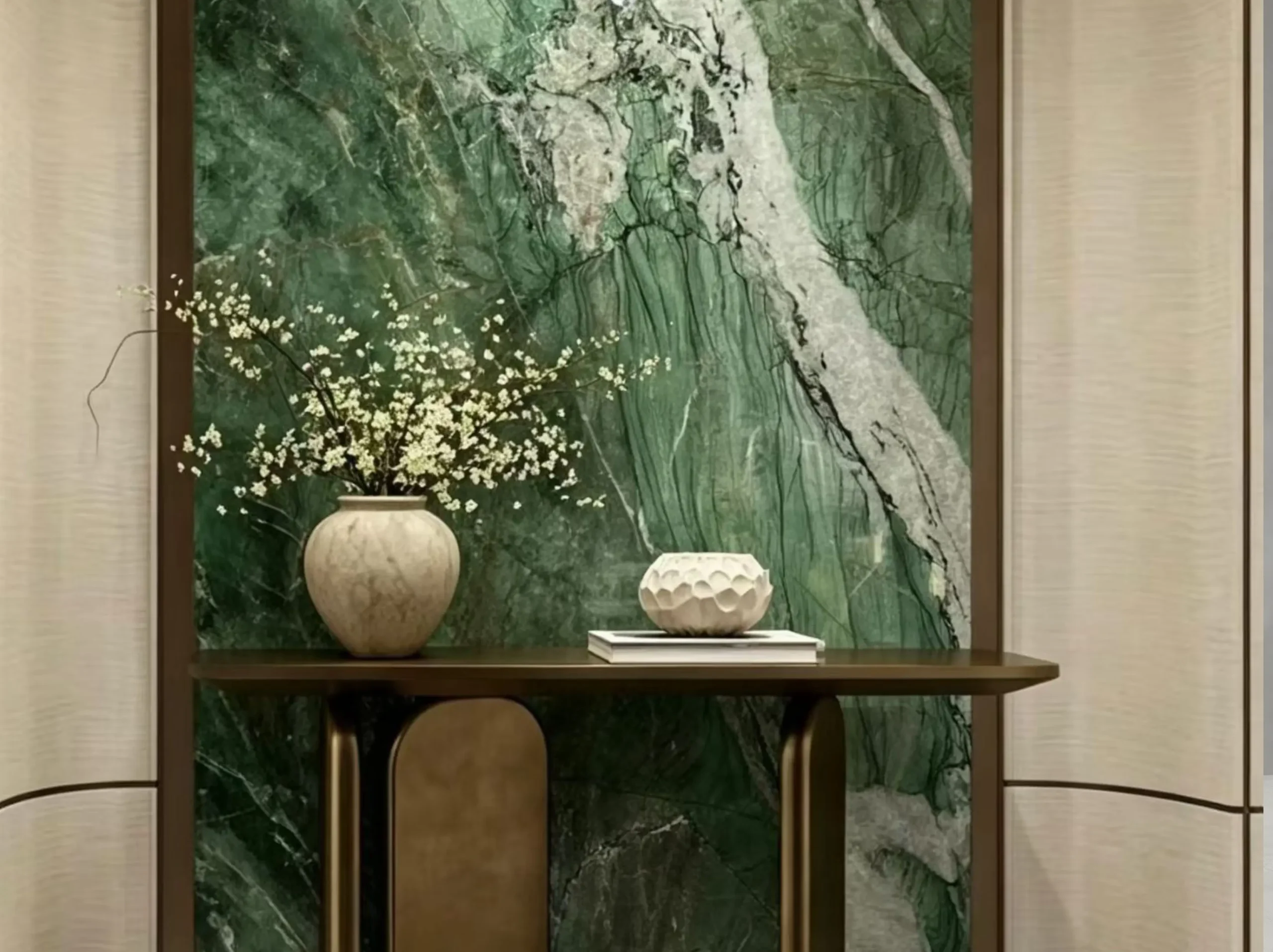 fuchsite-crystal-quartzite-entryway-feature-wall.webp Fuchsite Crystal Quartzite entryway feature wall with console table and decorative lighting