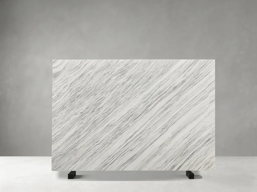 Marmi Bianco Ondulare Marble slab with dense diagonal linear grey veins