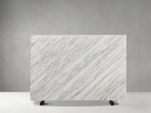 Marmi Bianco Ondulare Marble slab with dense diagonal linear grey veins