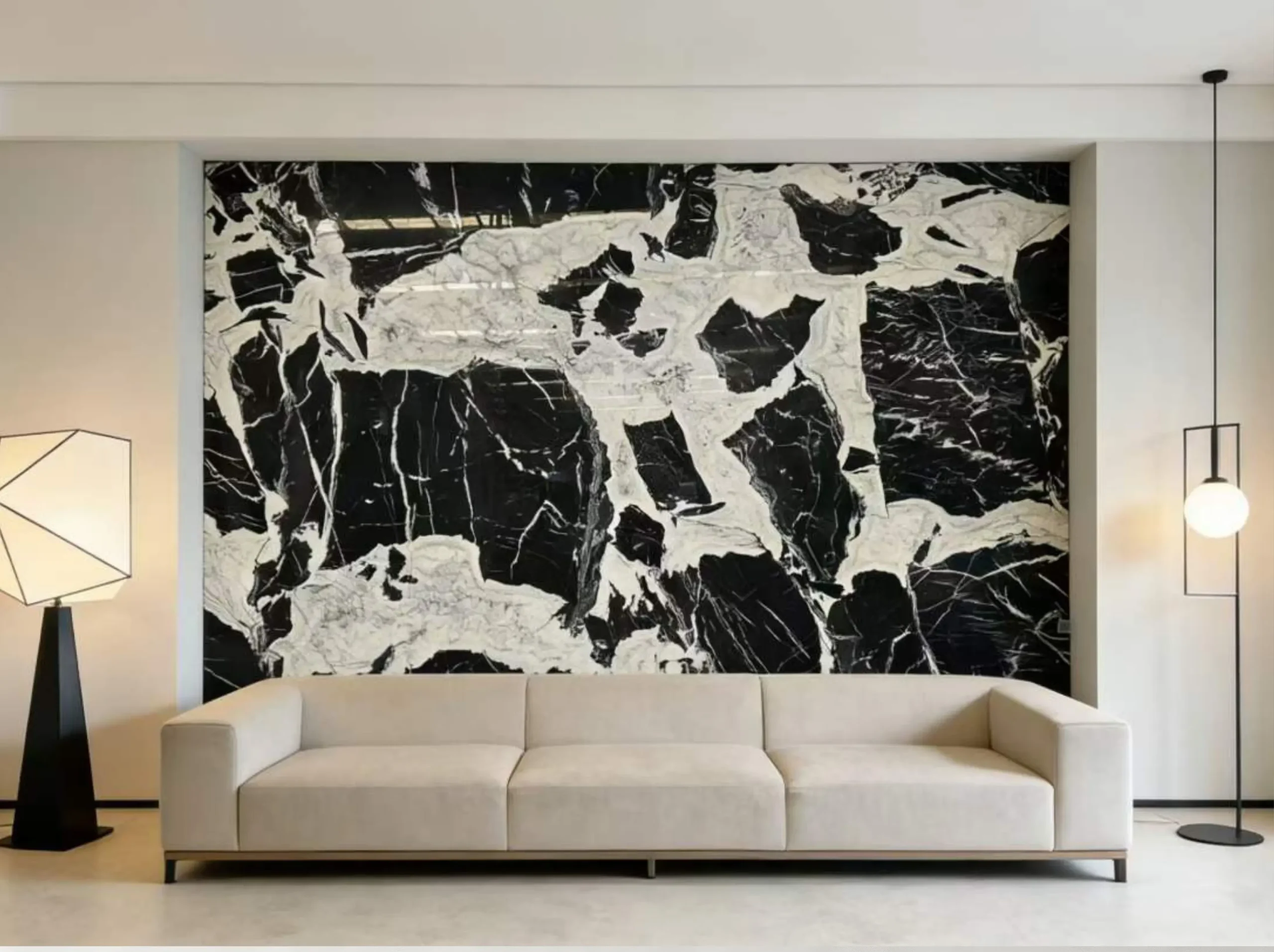 noir-grand-antique-marble-living-room-feature-wall-02.webp noir grand antique marble living room feature wall with deep black and ivory white breccia pattern