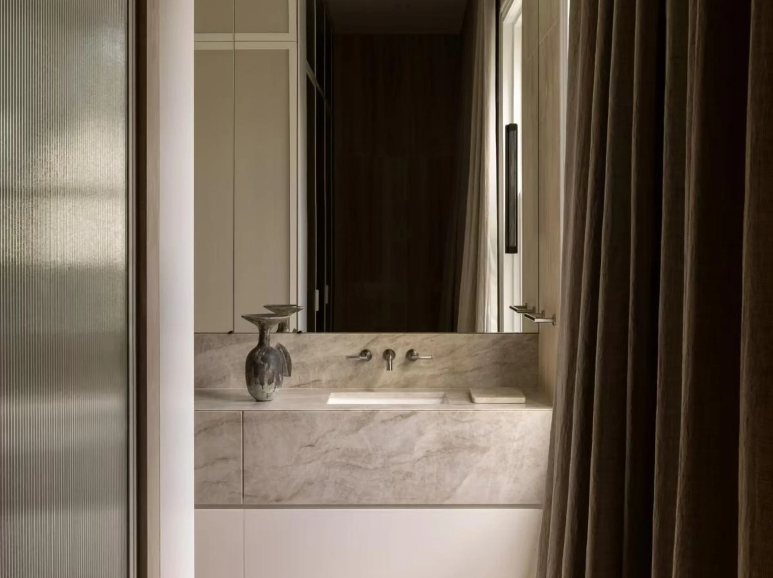 perla-venata-quartzite-bathroom-vanity.webp Perla Venata Quartzite bathroom vanity and backsplash