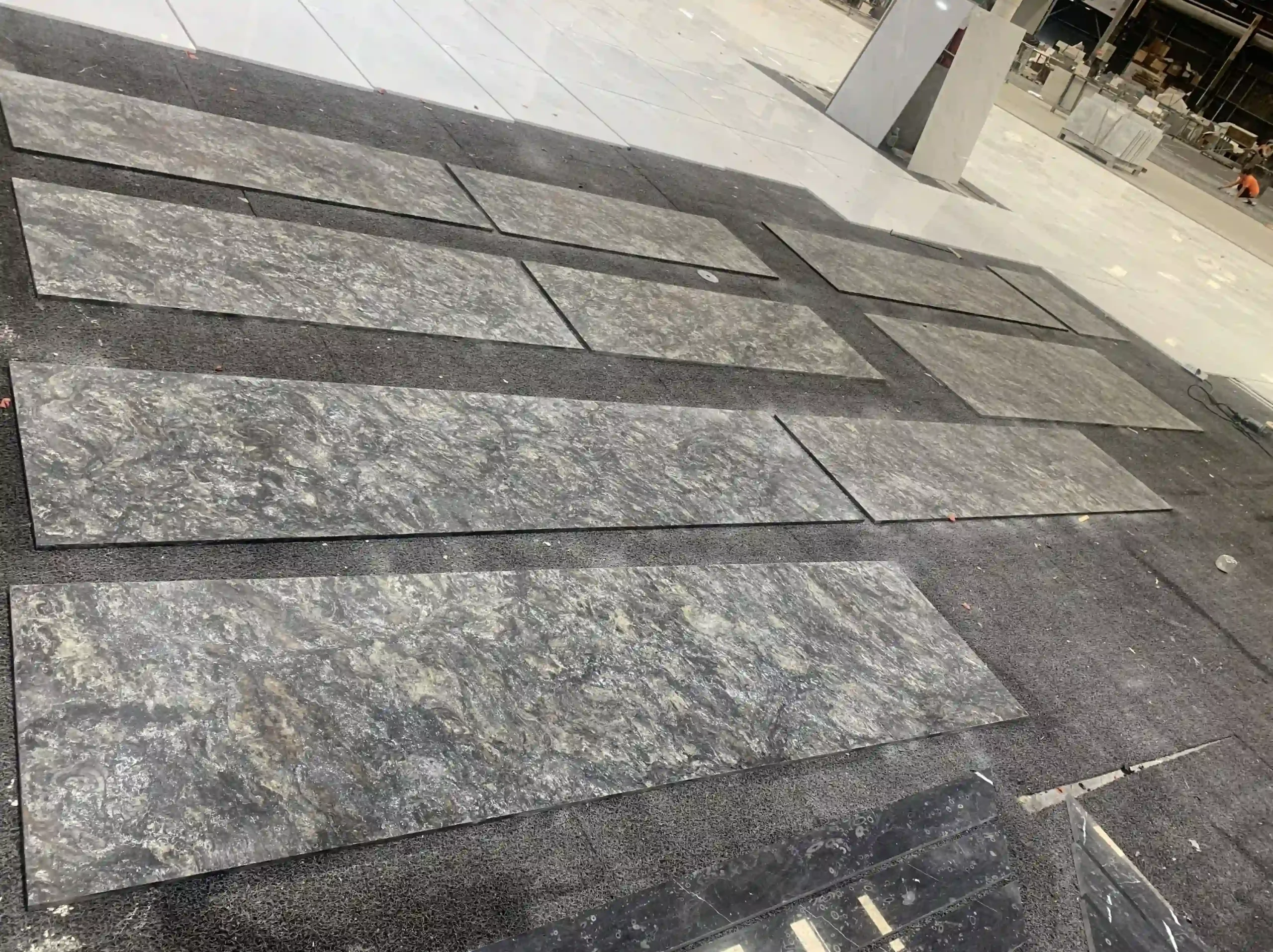 platinum-black-granite-factory-dry-layout-05.webp platinum black granite cut to size pieces arranged for factory dry layout and project checking