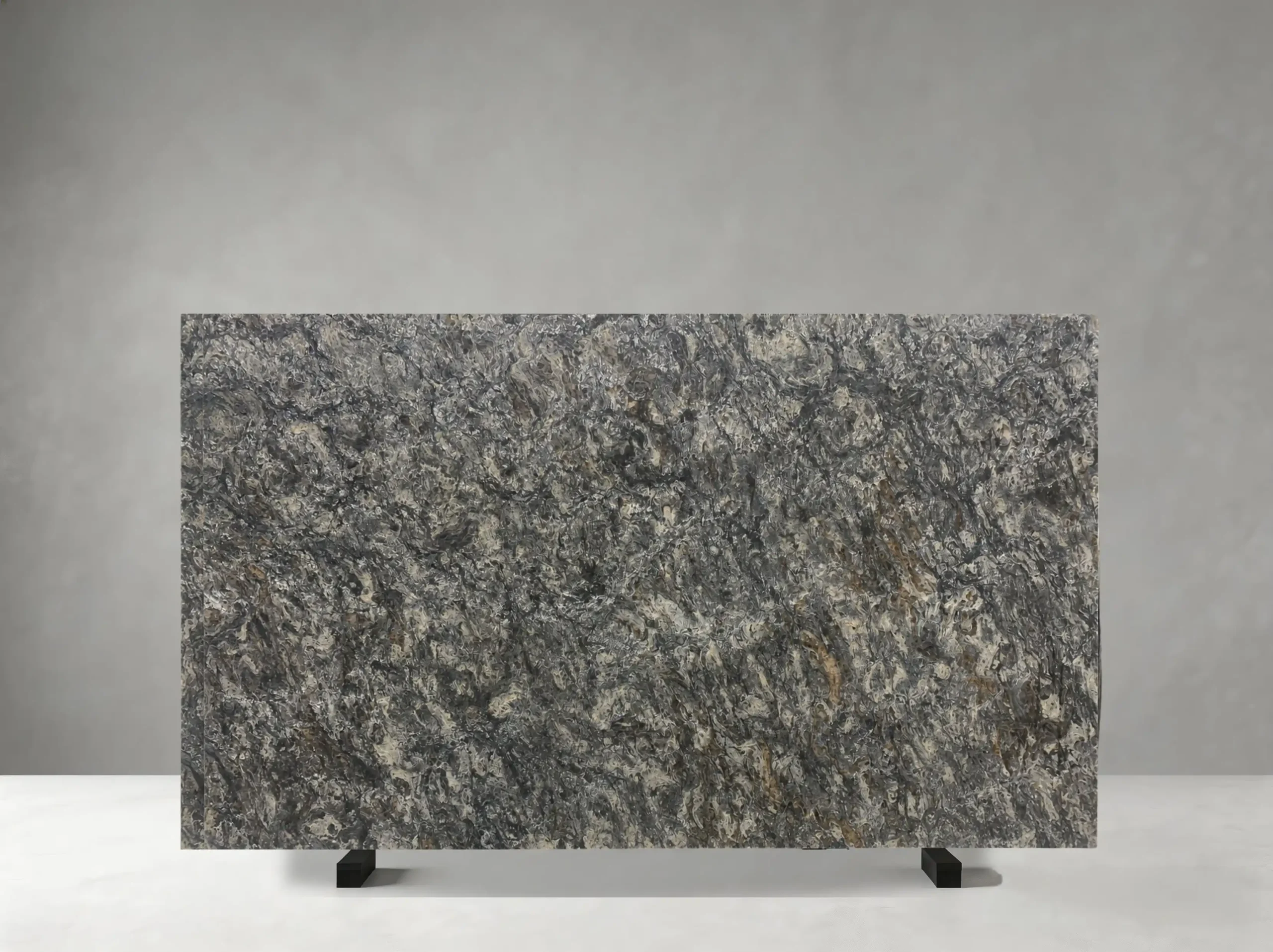 platinum-gold-granite-slab-grey-gold-movement-04.webp platinum gold granite slab with grey silver and warm gold brown mineral movement