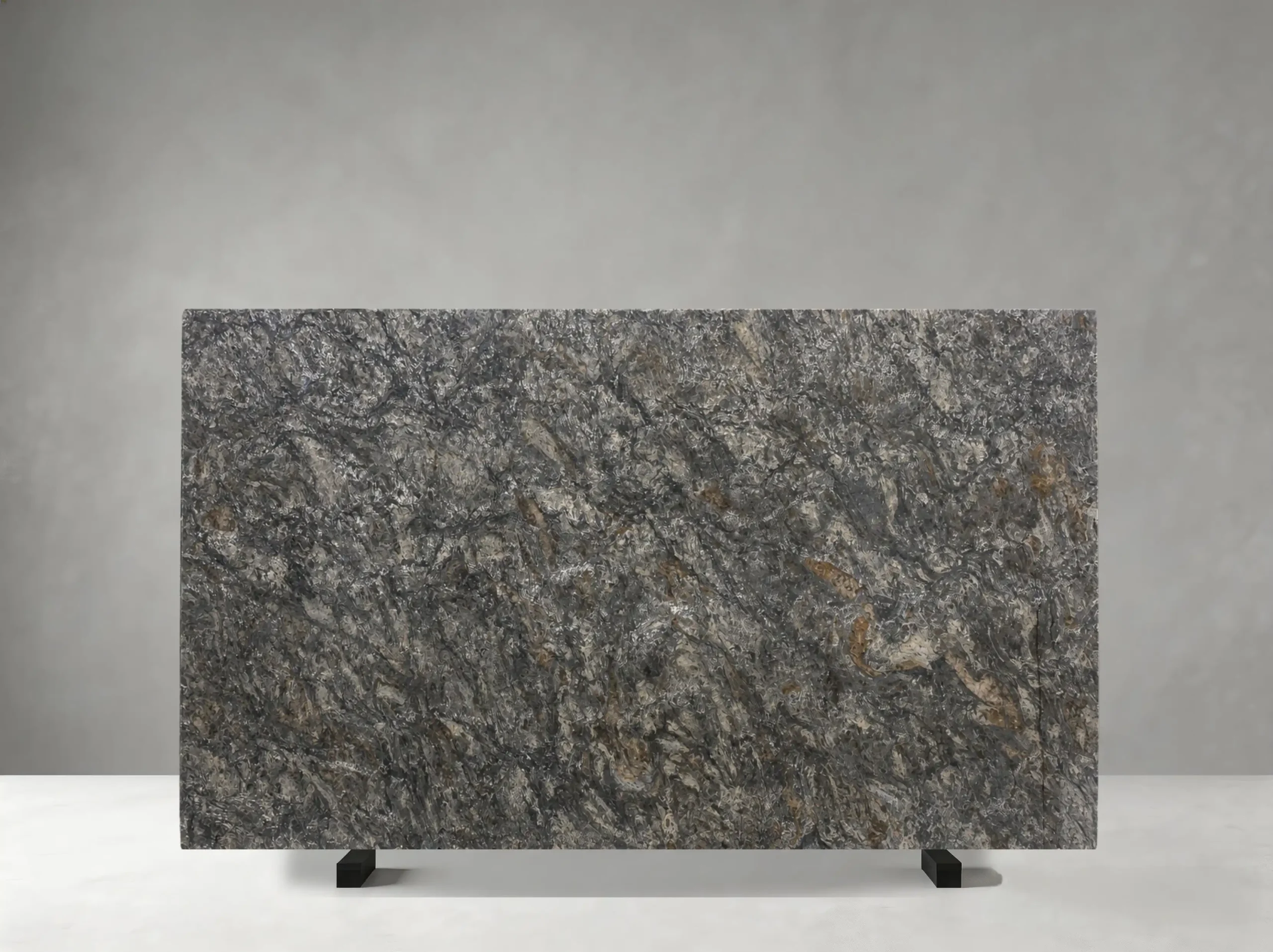platinum-gold-granite-slab-silver-gold-texture-05.webp platinum gold granite slab with silver grey crystalline texture and gold brown accents