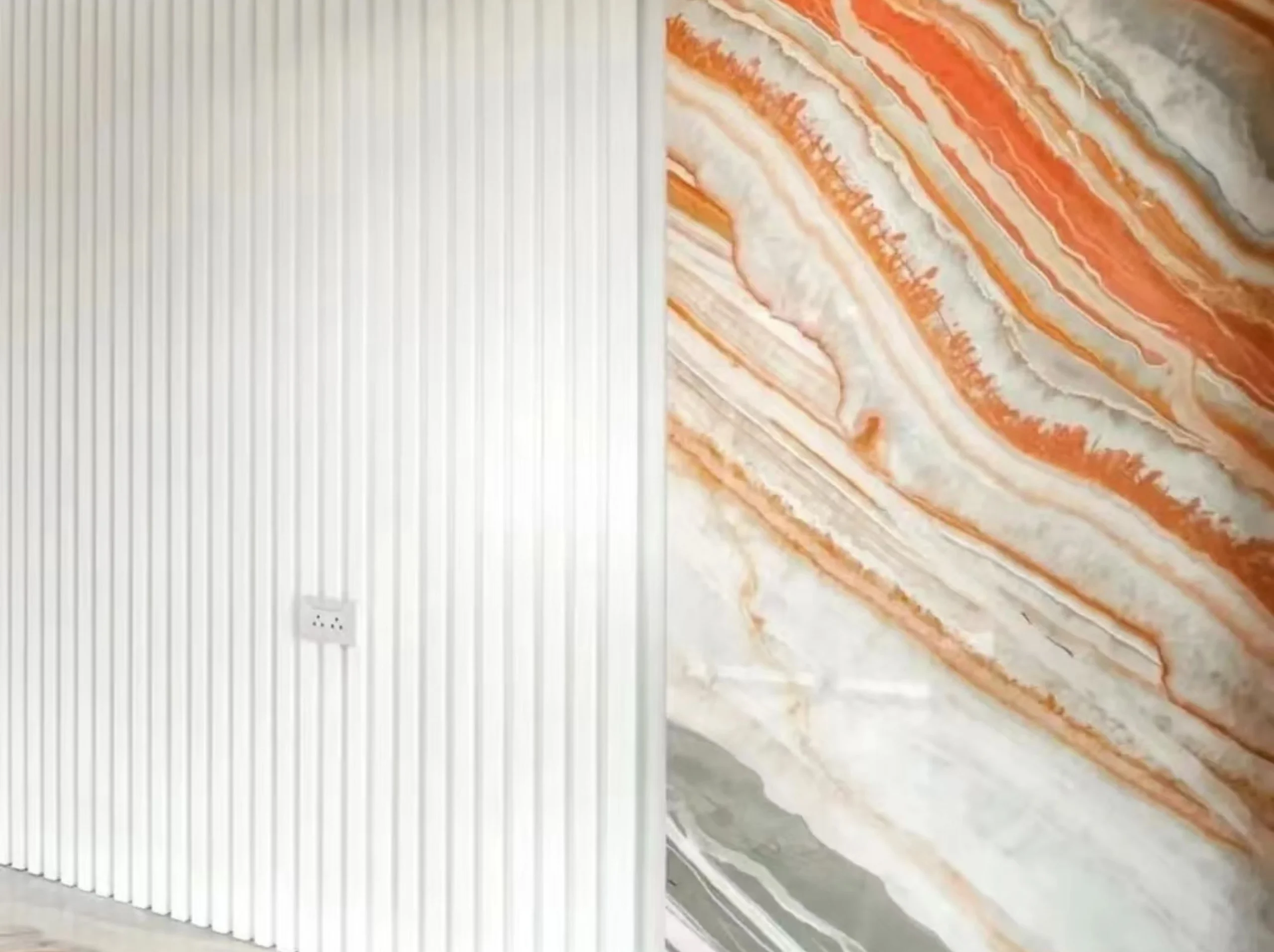 rainbow-onyx-orange-layered-feature-wall-01.webp rainbow onyx feature wall with orange cream grey and white layered mineral bands