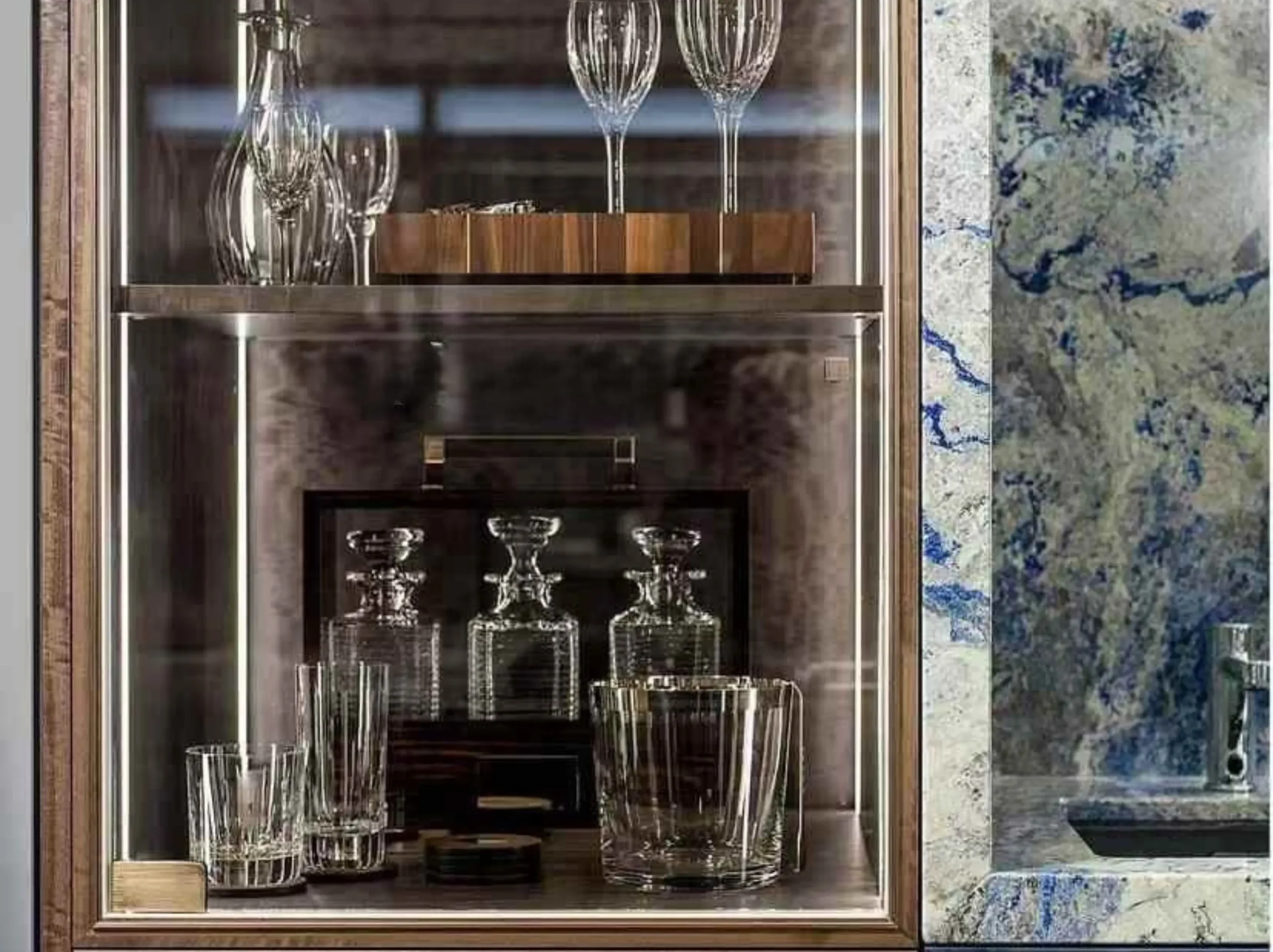 sodalite-royal-blue-marble-bar-wall-cladding-02.webp sodalite royal blue marble bar wall cladding with blue and cream natural stone pattern