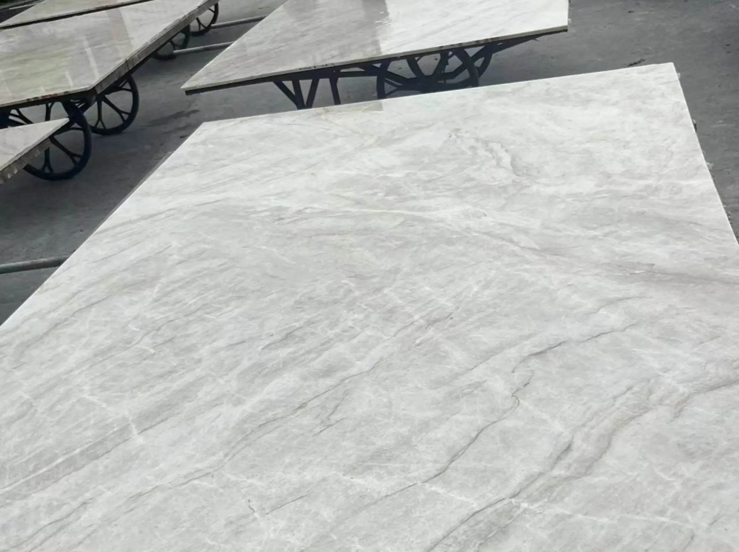 white-taj-mahal-quartzite-slab-selection-inspection.webp White Taj Mahal Quartzite slabs undergoing material selection and quality inspection