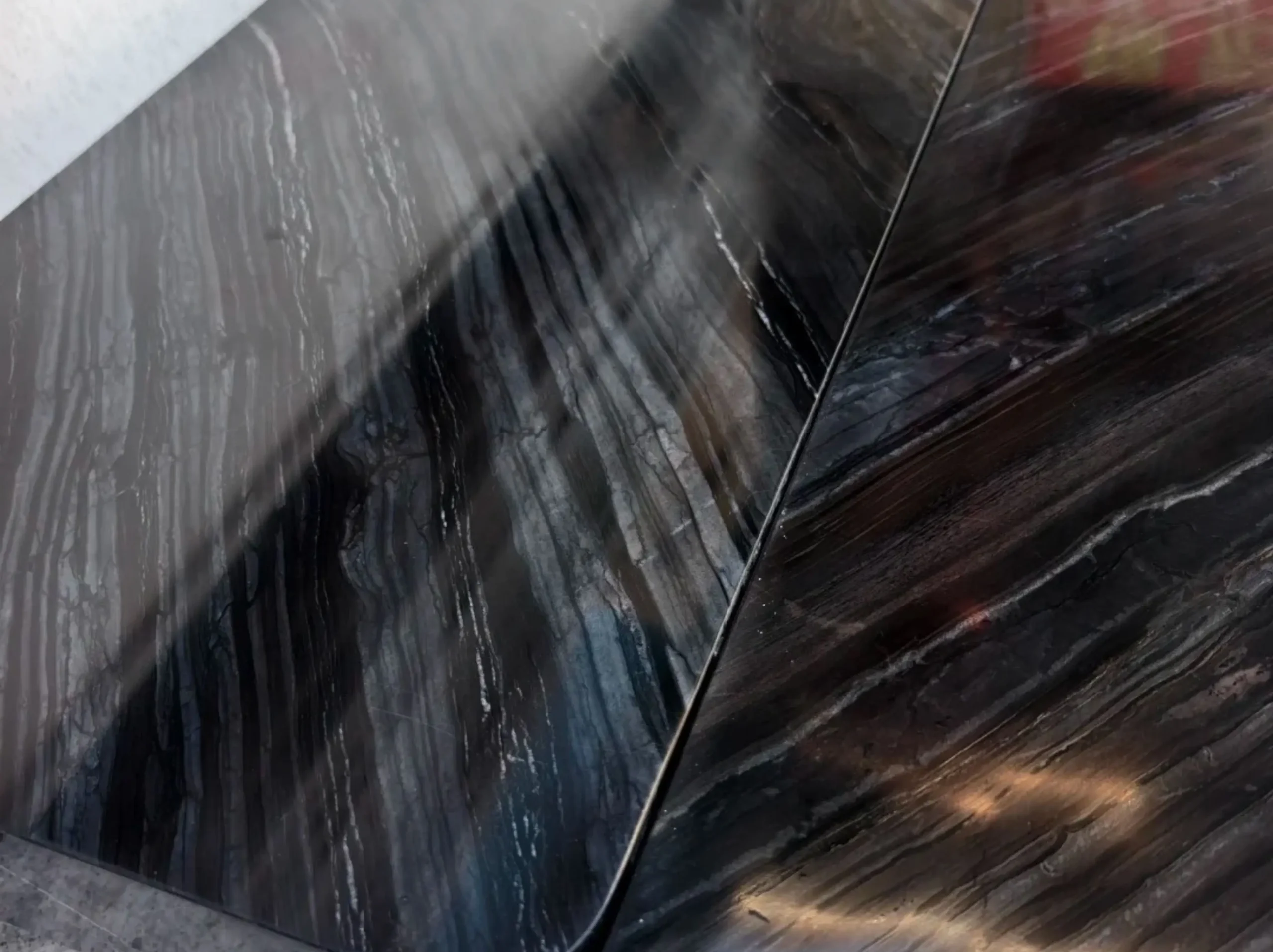 wooden-black-marble-polished-wall-panel-detail-03.webp Polished Wooden Black Marble surface with flowing dark veins