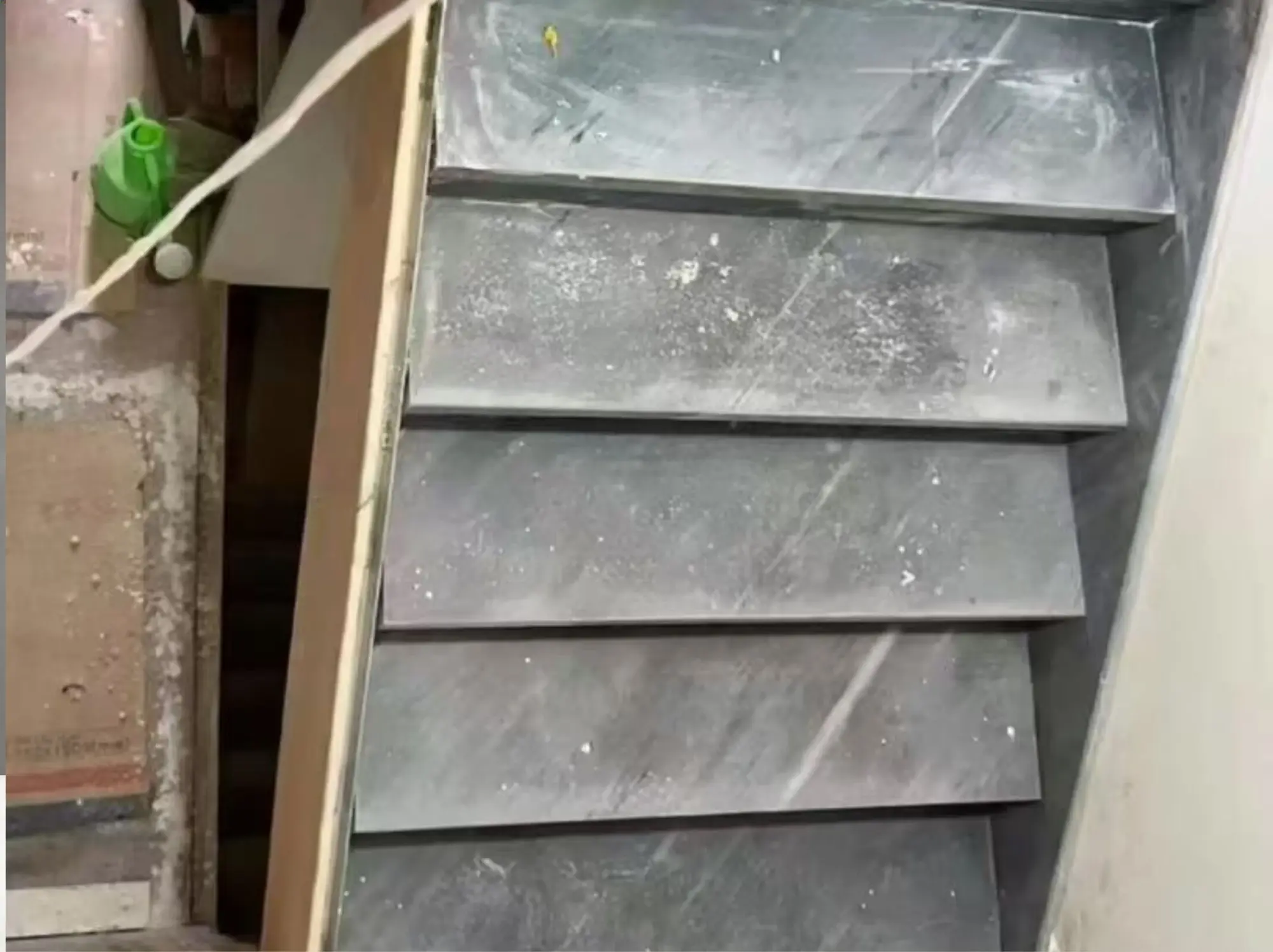 Bardiglio Imperiale Marble stair treads application