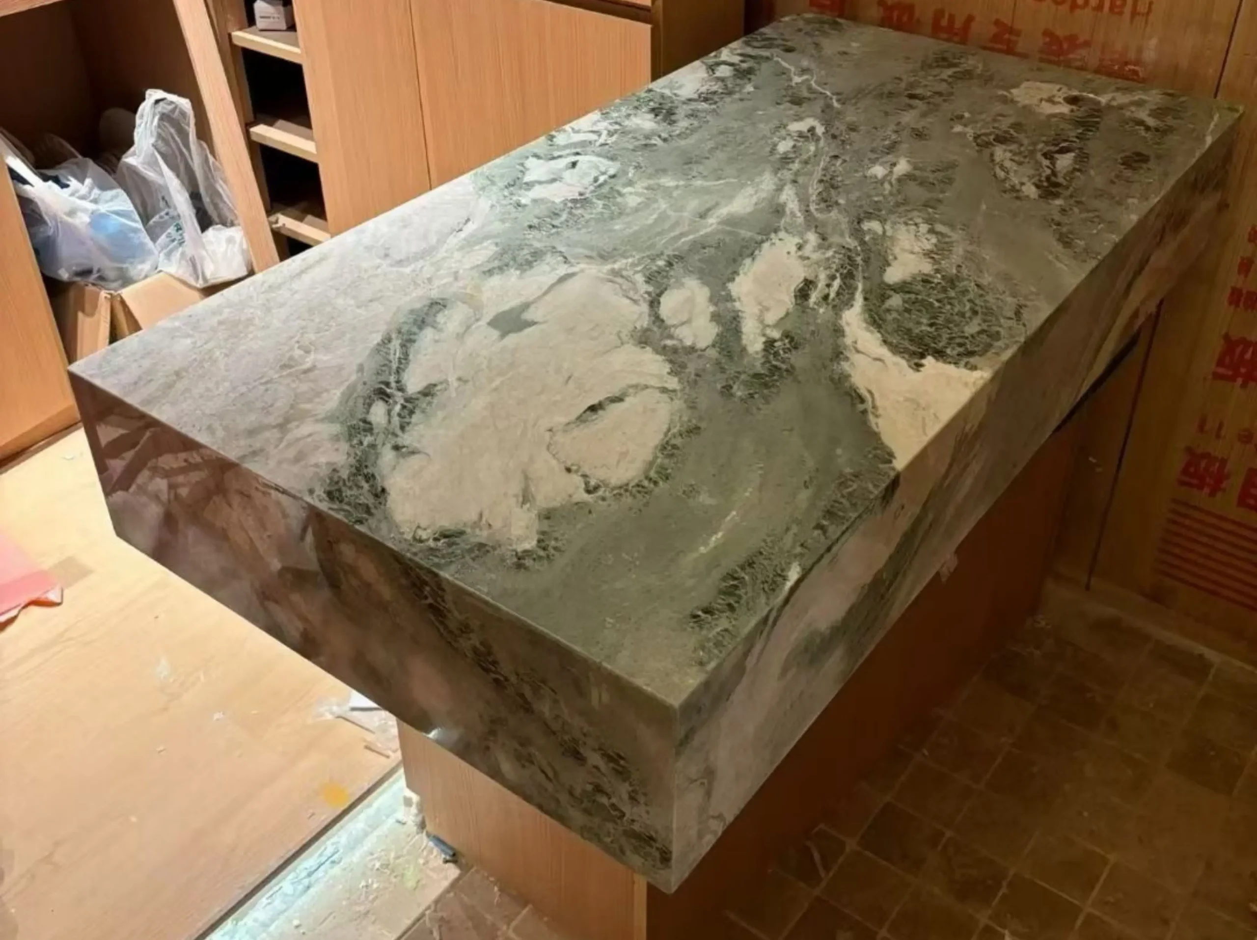 Italian Victoria Green Marble Waterfall Countertop Italian Victoria Green Marble application: Italian Victoria Green Marble Waterfall Countertop
